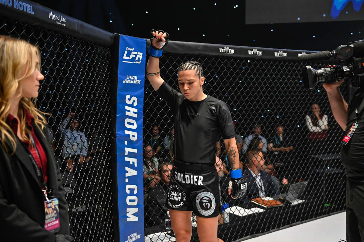 Владимирский боец ММА Вероника Борисова находится в США с февраля 2024 года. За последние пару лет она успела принять участие в нескольких боях, поставить карьеру на паузу, выйти замуж. О крутых поворотах на жизненном пути чемпионка поведала «Ключ-Медиа».