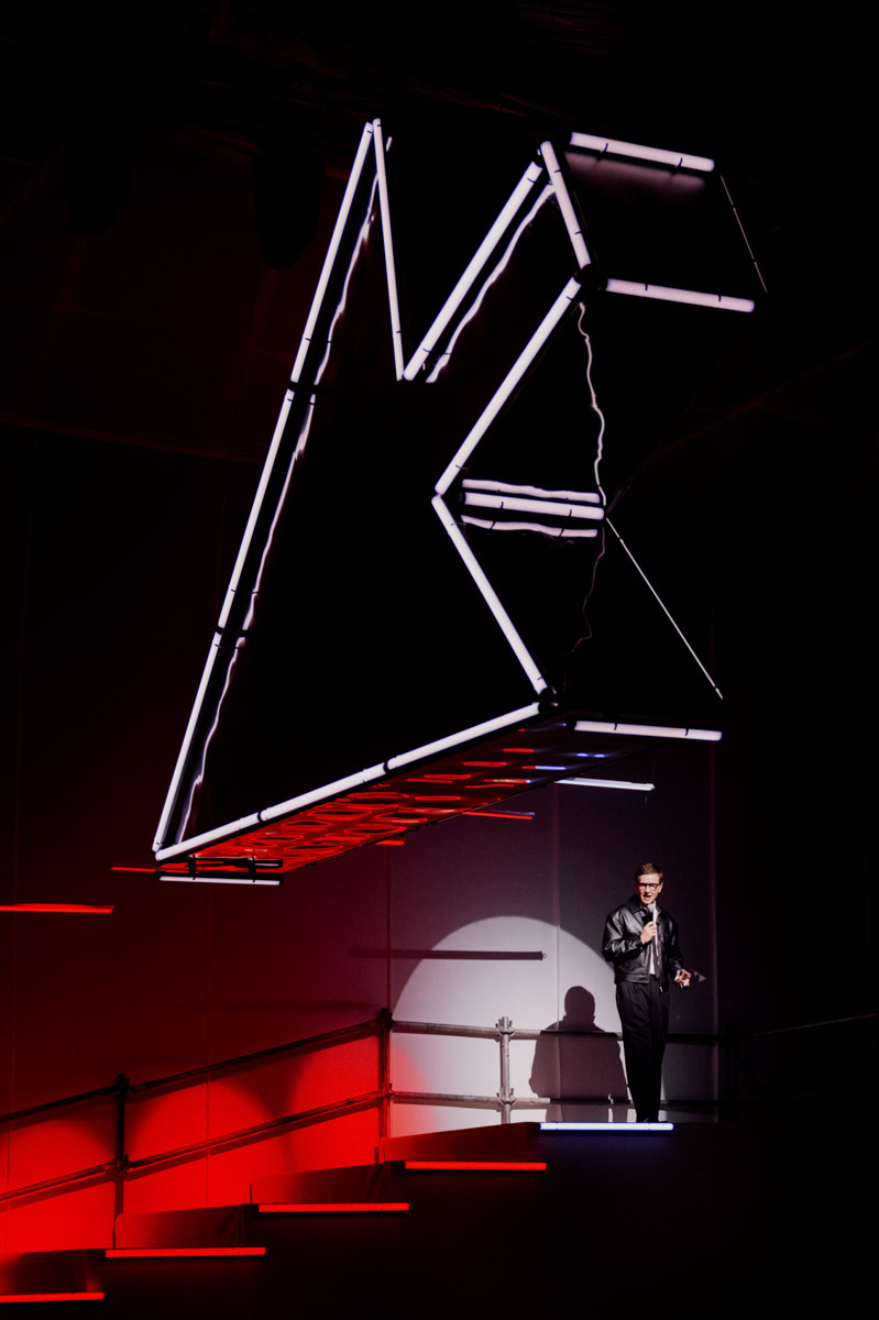 Каждый год на премии Top100awards называют имена лучших свадебных и ивент-профессионалов со всей России. В 2026-м без владимирцев топ не сложился. Например, владимирский диджей Vadimskee стал лучшим в своей категории, обогнав 99 достойнейших.