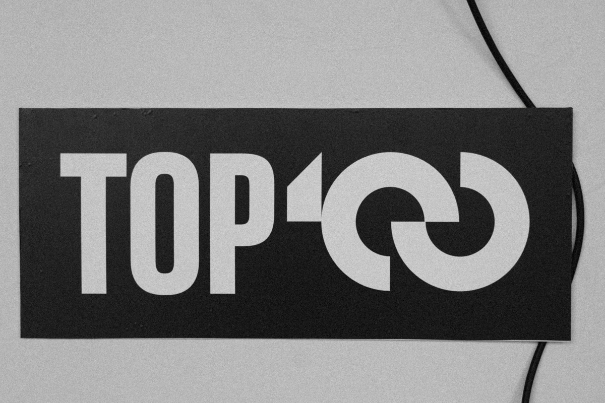 Каждый год на премии Top100awards называют имена лучших свадебных и ивент-профессионалов со всей России. В 2026-м без владимирцев топ не сложился. Например, владимирский диджей Vadimskee стал лучшим в своей категории, обогнав 99 достойнейших.