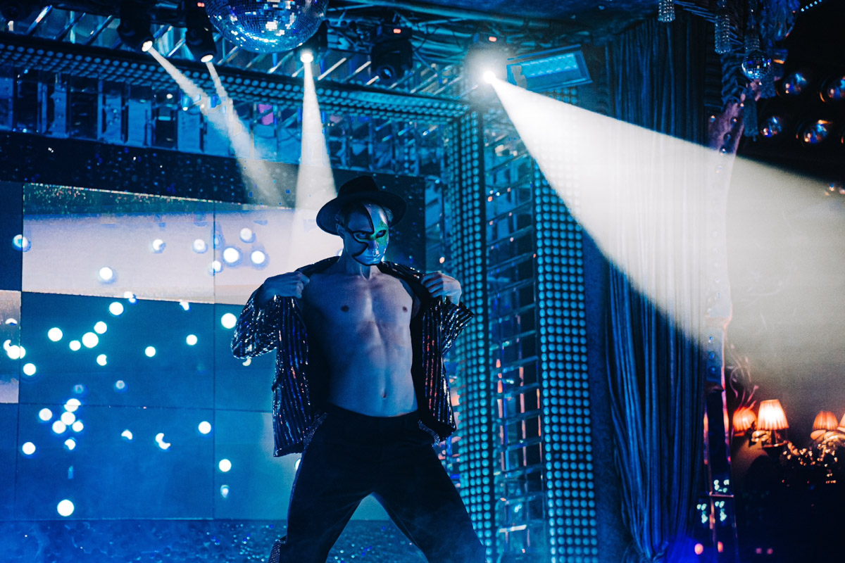 Мало кто знает, но в сериале «Молодежка. Новая смена» одну из главных ролей сыграл молодой актер из Радужного. Зовут его Андрей Нестеренко, но фанаты спортивной драмы знают юношу как Игоря Крепчука. Ему 26 лет, он молод и очень красив. При этом отнюдь не заносчив и с удовольствием нашел время ответить на вопросы «Ключ-Медиа».