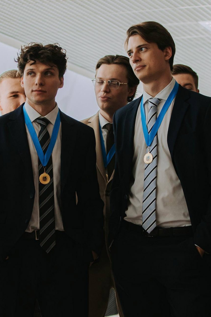 Мало кто знает, но в сериале «Молодежка. Новая смена» одну из главных ролей сыграл молодой актер из Радужного. Зовут его Андрей Нестеренко, но фанаты спортивной драмы знают юношу как Игоря Крепчука. Ему 26 лет, он молод и очень красив. При этом отнюдь не заносчив и с удовольствием нашел время ответить на вопросы «Ключ-Медиа».