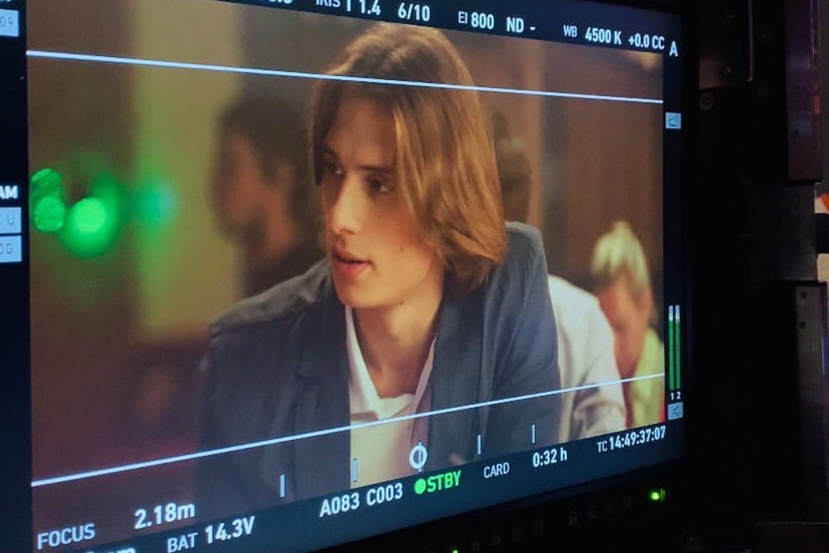 Мало кто знает, но в сериале «Молодежка. Новая смена» одну из главных ролей сыграл молодой актер из Радужного. Зовут его Андрей Нестеренко, но фанаты спортивной драмы знают юношу как Игоря Крепчука. Ему 26 лет, он молод и очень красив. При этом отнюдь не заносчив и с удовольствием нашел время ответить на вопросы «Ключ-Медиа».