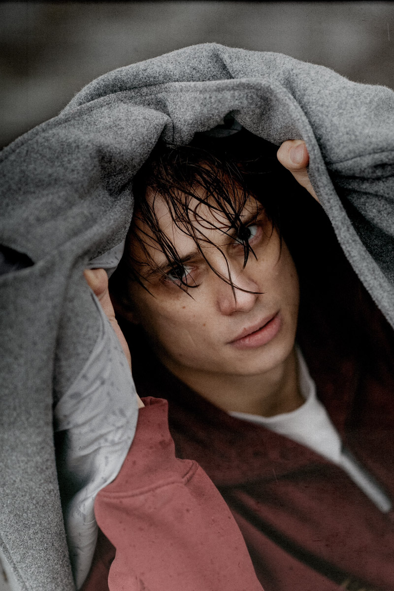 Мало кто знает, но в сериале «Молодежка. Новая смена» одну из главных ролей сыграл молодой актер из Радужного. Зовут его Андрей Нестеренко, но фанаты спортивной драмы знают юношу как Игоря Крепчука. Ему 26 лет, он молод и очень красив. При этом отнюдь не заносчив и с удовольствием нашел время ответить на вопросы «Ключ-Медиа».