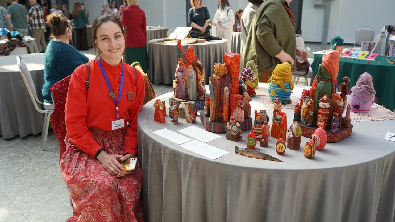 В Ростове Великом подвели итоги ежегодного конкурса «Туристский сувенир Золотого кольца». В финальный отбор попали около 300 заявок, 24 призовых места по итогу оказались у мастеров из нашего региона. Рассказываем, чем удивили наши производители.