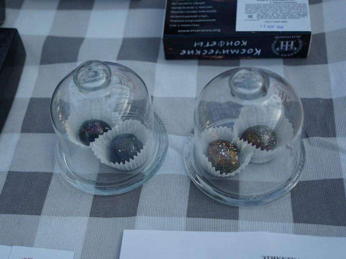 В Ростове Великом подвели итоги ежегодного конкурса «Туристский сувенир Золотого кольца». В финальный отбор попали около 300 заявок, 24 призовых места по итогу оказались у мастеров из нашего региона. Рассказываем, чем удивили наши производители.