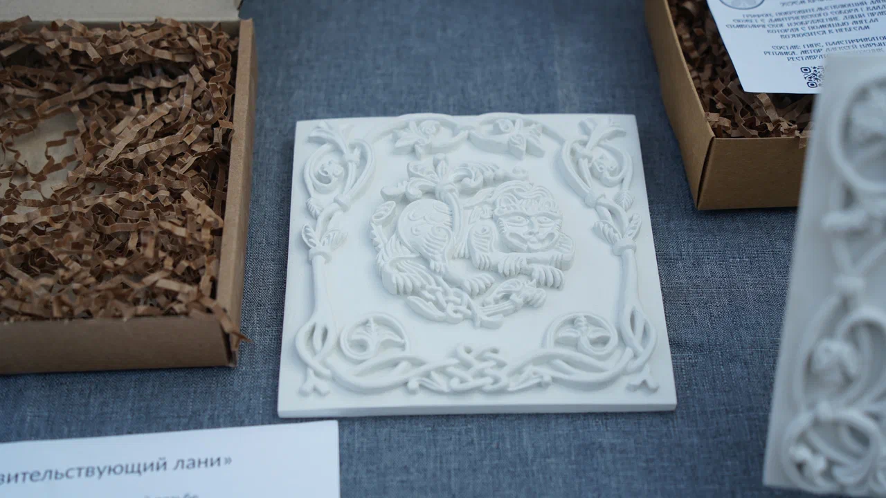 В Ростове Великом подвели итоги ежегодного конкурса «Туристский сувенир Золотого кольца». В финальный отбор попали около 300 заявок, 24 призовых места по итогу оказались у мастеров из нашего региона. Рассказываем, чем удивили наши производители.