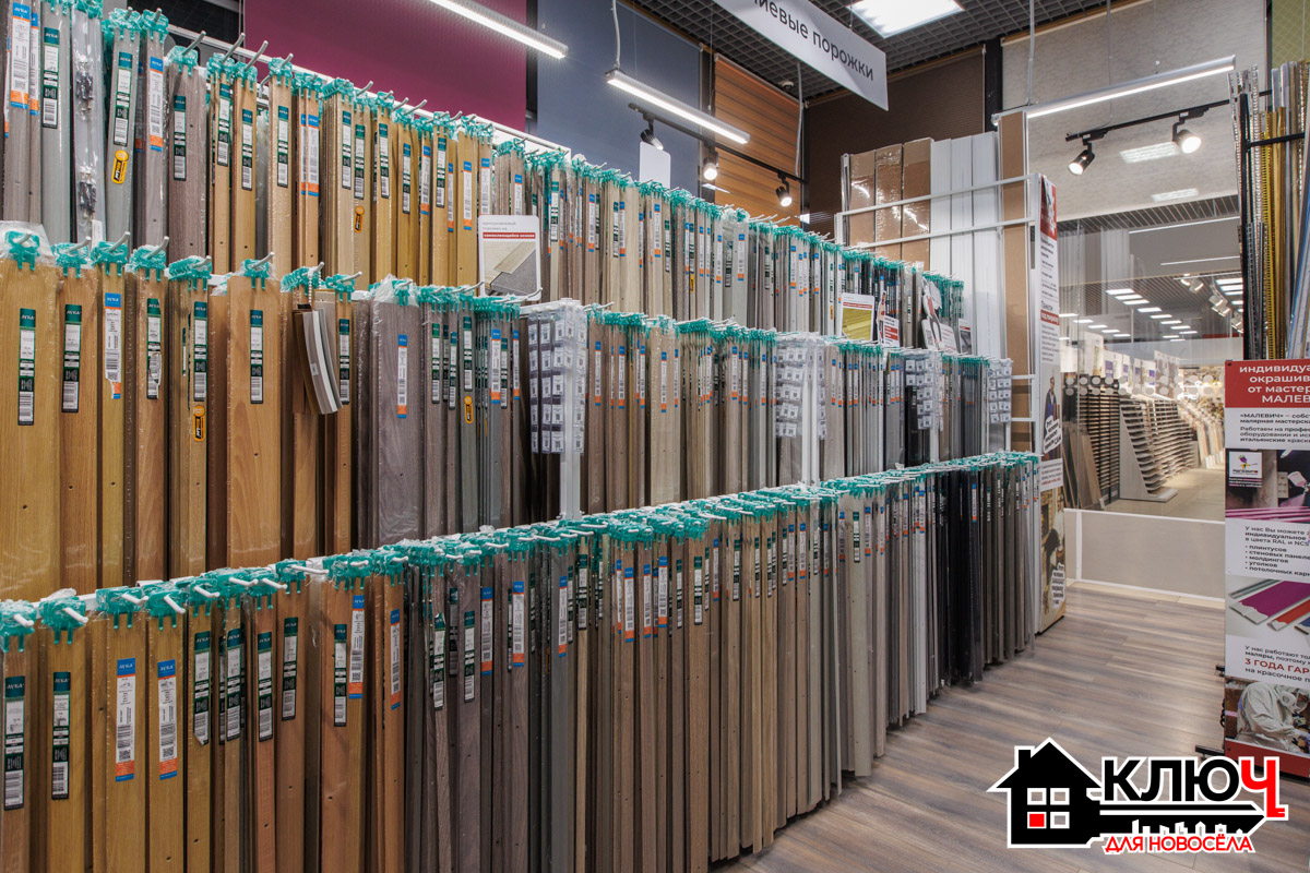 Главная проблема любого ремонта — логистика. Нужно найти ту самую плитку, не забыть про клей к ней, подобрать двери под ламинат и где-то заказать кухню. Обычно всё это превращается в бесконечные разъезды по разным концам города. Мы отправились в ОТК «Тандем» во Владимире, чтобы понять, как работает концепция «всё в одном месте» и сколько на самом деле можно сэкономить, став участником программы «Новоселы».