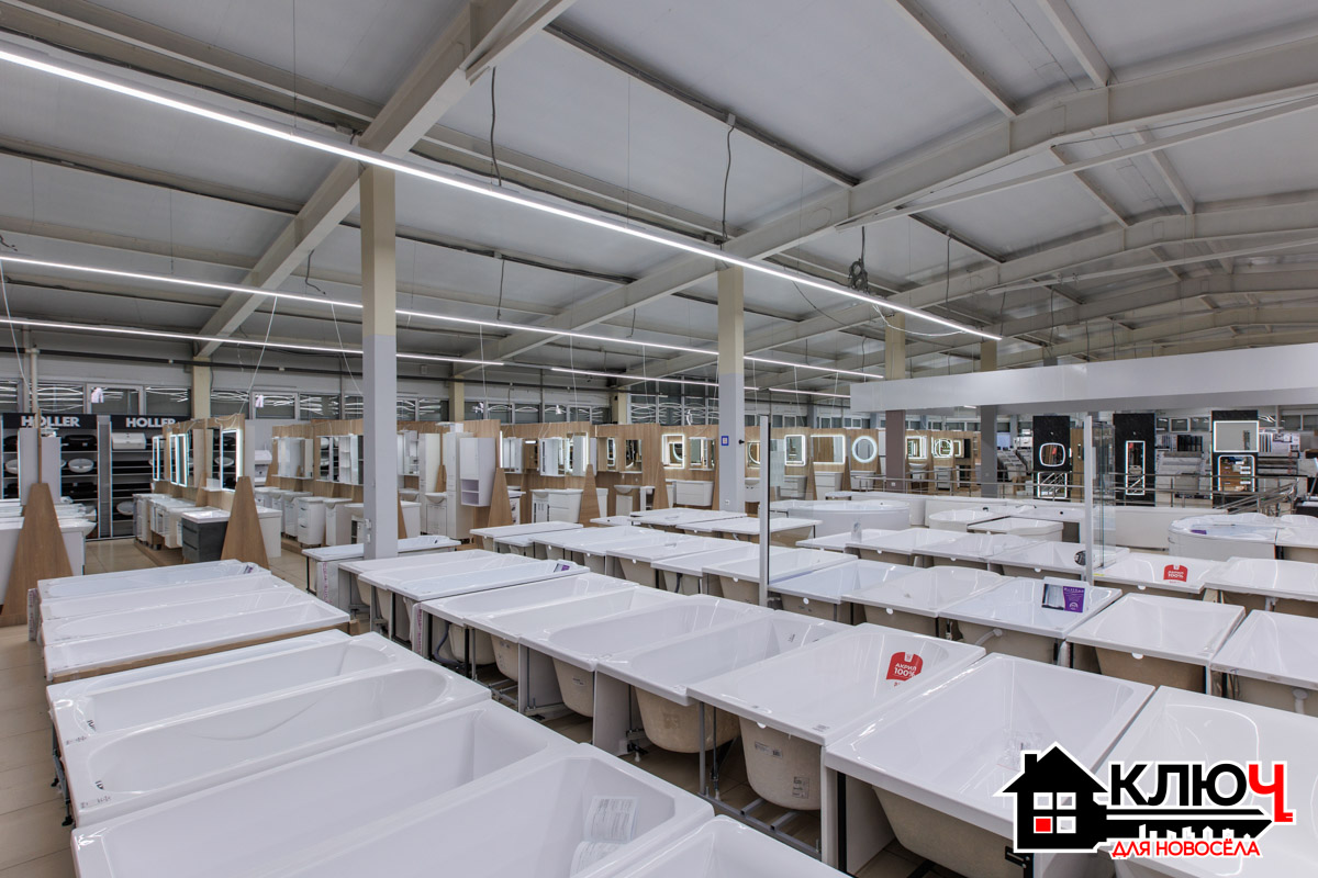 Главная проблема любого ремонта — логистика. Нужно найти ту самую плитку, не забыть про клей к ней, подобрать двери под ламинат и где-то заказать кухню. Обычно всё это превращается в бесконечные разъезды по разным концам города. Мы отправились в ОТК «Тандем» во Владимире, чтобы понять, как работает концепция «всё в одном месте» и сколько на самом деле можно сэкономить, став участником программы «Новоселы».