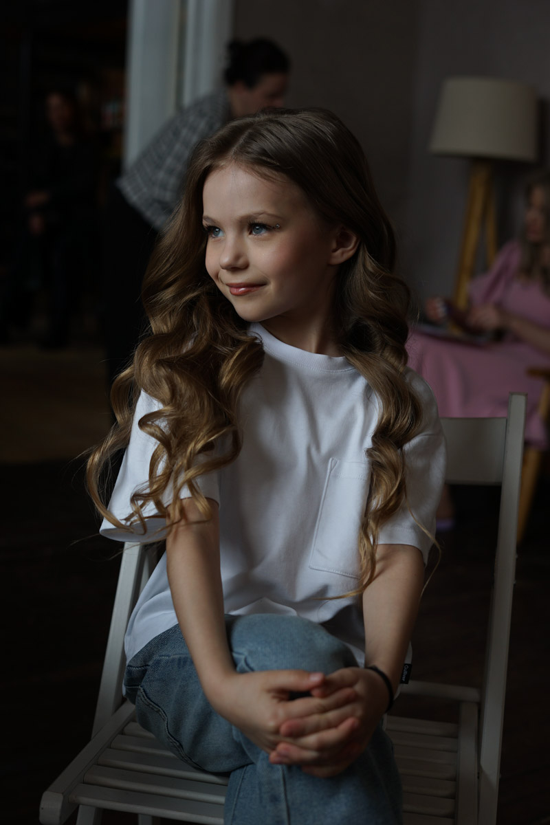 Маленькие принцы и принцессы устроили фееричное шоу! 19 апреля в экоотеле «Велес» состоялся конкурс «Юные Мисс и Мистер Владимирская земля — 2026». Девочки и мальчики от 5 до 16 лет из шести городов региона собрались вместе на одной сцене и показали фантастическое шоу! «Ключ-Медиа» узнал, как прошел праздник.