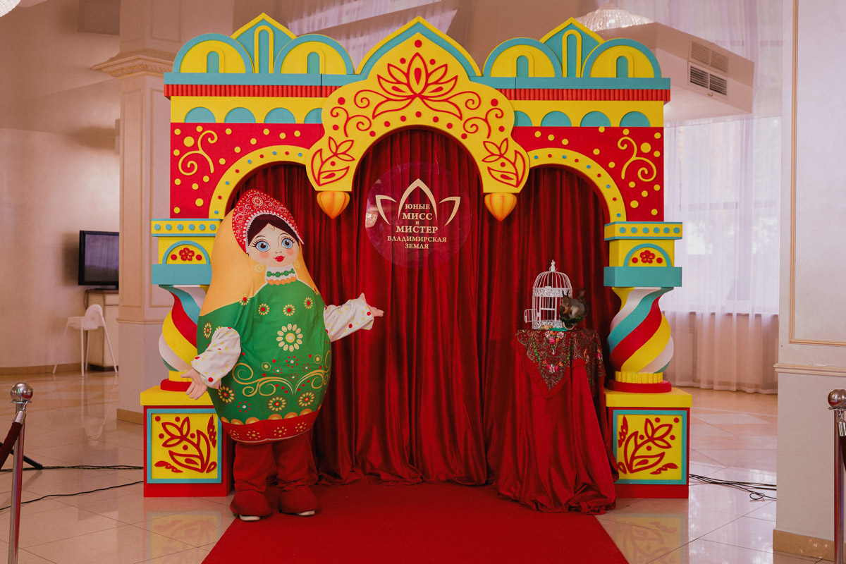 Маленькие принцы и принцессы устроили фееричное шоу! 19 апреля в экоотеле «Велес» состоялся конкурс «Юные Мисс и Мистер Владимирская земля — 2026». Девочки и мальчики от 5 до 16 лет из шести городов региона собрались вместе на одной сцене и показали фантастическое шоу! «Ключ-Медиа» узнал, как прошел праздник.