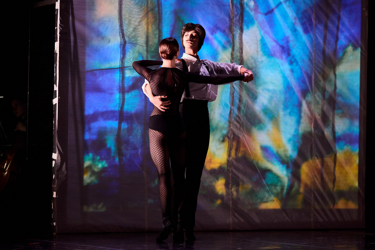 В майские дни, когда память о великом подвиге становится особенно острой, во Владимире пройдет уникальное событие. Центр классической музыки имени А. Э. Маркина запускает новый проект — «Театр и Симфония». Название говорит за себя: это не просто концерты, а пять вечеров, где оркестр, хор, балет и актеры будут рассказывать истории на равных.