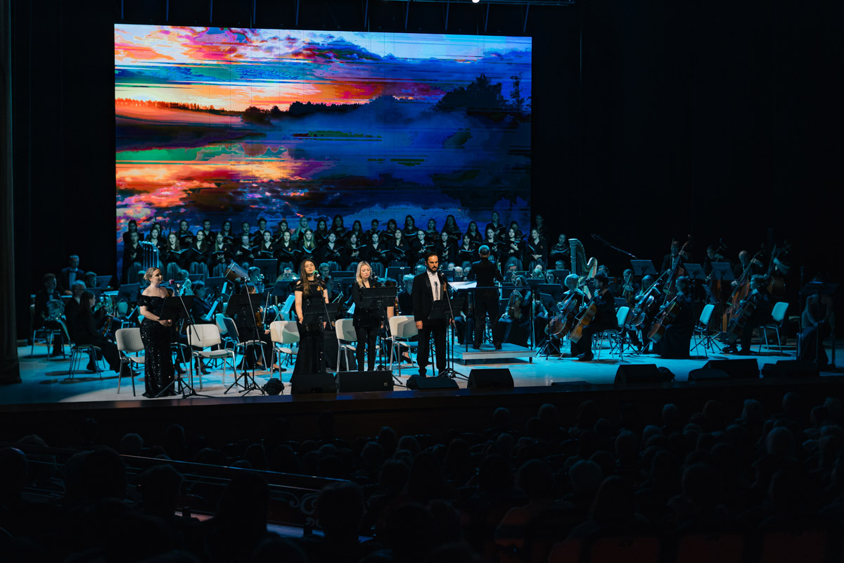 В майские дни, когда память о великом подвиге становится особенно острой, во Владимире пройдет уникальное событие. Центр классической музыки имени А. Э. Маркина запускает новый проект — «Театр и Симфония». Название говорит за себя: это не просто концерты, а пять вечеров, где оркестр, хор, балет и актеры будут рассказывать истории на равных.