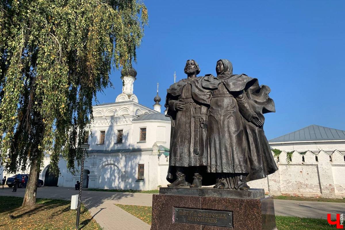 Майские праздники стартуют уже в эту пятницу, и провести их в квартире — вариант так себе. Лучше запланировать небольшое путешествие по 33-му региону. Далеко не уезжаем, каникулы будут не долгими: всего два блока по три дня. Зато времени прокатиться по городам Владимирской области хватит. «Ключ-Медиа» расскажет, куда точно стоит поехать.