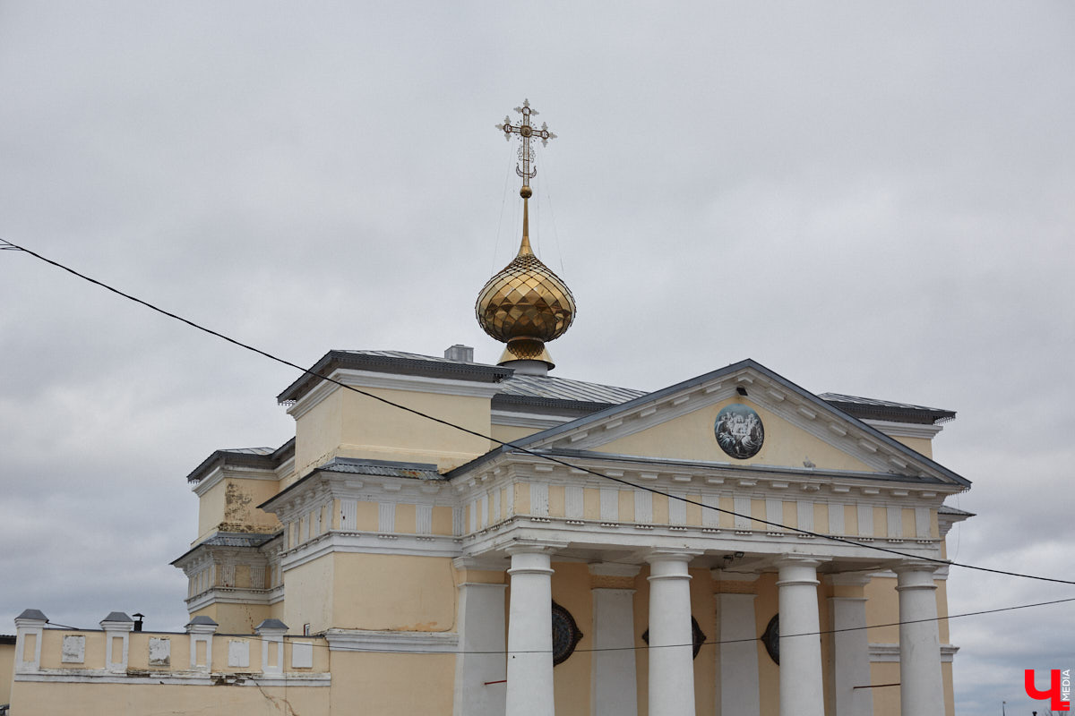 Майские праздники стартуют уже в эту пятницу, и провести их в квартире — вариант так себе. Лучше запланировать небольшое путешествие по 33-му региону. Далеко не уезжаем, каникулы будут не долгими: всего два блока по три дня. Зато времени прокатиться по городам Владимирской области хватит. «Ключ-Медиа» расскажет, куда точно стоит поехать.