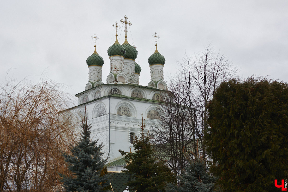 Майские праздники стартуют уже в эту пятницу, и провести их в квартире — вариант так себе. Лучше запланировать небольшое путешествие по 33-му региону. Далеко не уезжаем, каникулы будут не долгими: всего два блока по три дня. Зато времени прокатиться по городам Владимирской области хватит. «Ключ-Медиа» расскажет, куда точно стоит поехать.