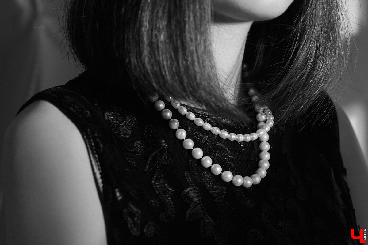 Алина Фадеева любит экспериментировать со стилем. Сегодня девушка может пребывать в винтажно-романтическом настроении, а завтра, надев классический костюм, превратиться в элегантную леди. А еще наша героиня посещает тематические костюмированные мероприятия, для которых вместе с мамой-швеей создает подходящие наряды.