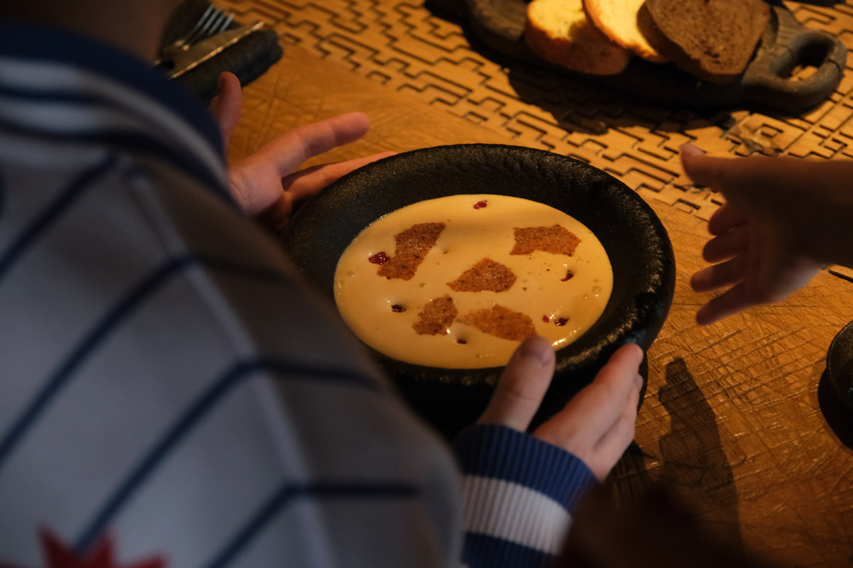 Гранд-бистро «Меряне» — ресторан, расположенный в самом центре Владимира, запускает завтраки. Уже с 1 мая здесь можно будет вкусно и насыщенно начать свой день. Философия нового направления строится вокруг посетителей и внимания к деталям. «Меряне» приглашают владимирцев и гостей города подобрать угощение на свой вкус для того, чтобы утро стало маленьким кулинарным триумфом.