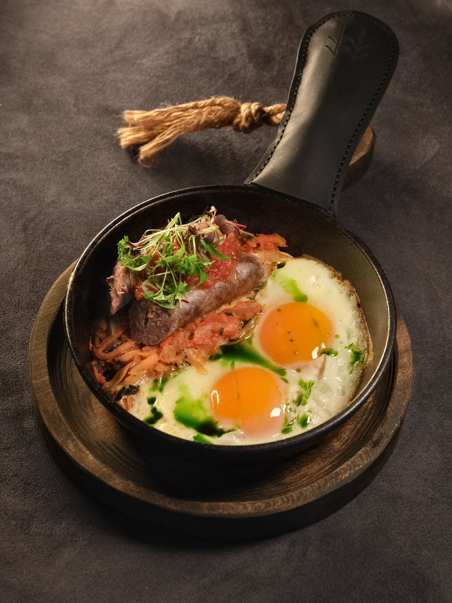 Гранд-бистро «Меряне» — ресторан, расположенный в самом центре Владимира, запускает завтраки. Уже с 1 мая здесь можно будет вкусно и насыщенно начать свой день. Философия нового направления строится вокруг посетителей и внимания к деталям. «Меряне» приглашают владимирцев и гостей города подобрать угощение на свой вкус для того, чтобы утро стало маленьким кулинарным триумфом.