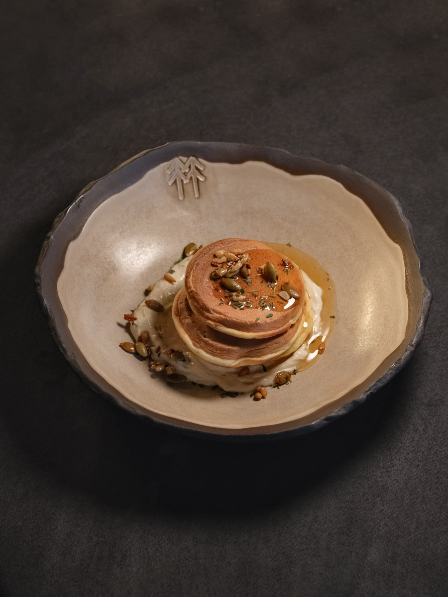 Гранд-бистро «Меряне» — ресторан, расположенный в самом центре Владимира, запускает завтраки. Уже с 1 мая здесь можно будет вкусно и насыщенно начать свой день. Философия нового направления строится вокруг посетителей и внимания к деталям. «Меряне» приглашают владимирцев и гостей города подобрать угощение на свой вкус для того, чтобы утро стало маленьким кулинарным триумфом.