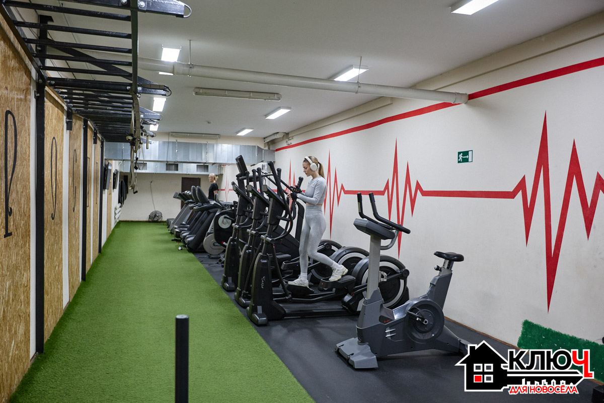 Здоровый образ жизни — неотъемлемая часть быта многих владимирцев. И одного скромного турника во дворе им маловато. Важно, чтобы спортивная инфраструктура района была организована на должном уровне. И вот тут Юрьевцу есть чем похвастать. За несколько лет он превратился из тихого местечка на окраине в центр притяжения сотен семей. Почему? Нашли ответ специально для проекта «Ключ для новосела».