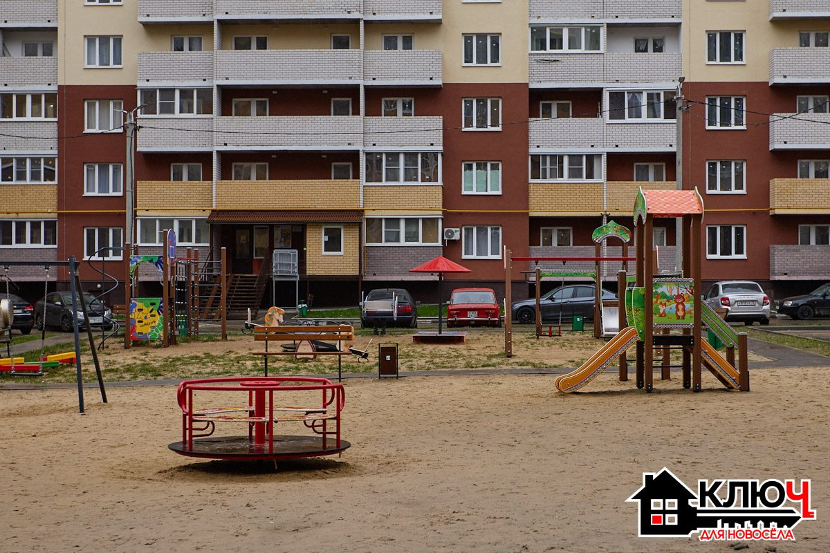 Здоровый образ жизни — неотъемлемая часть быта многих владимирцев. И одного скромного турника во дворе им маловато. Важно, чтобы спортивная инфраструктура района была организована на должном уровне. И вот тут Юрьевцу есть чем похвастать. За несколько лет он превратился из тихого местечка на окраине в центр притяжения сотен семей. Почему? Нашли ответ специально для проекта «Ключ для новосела».