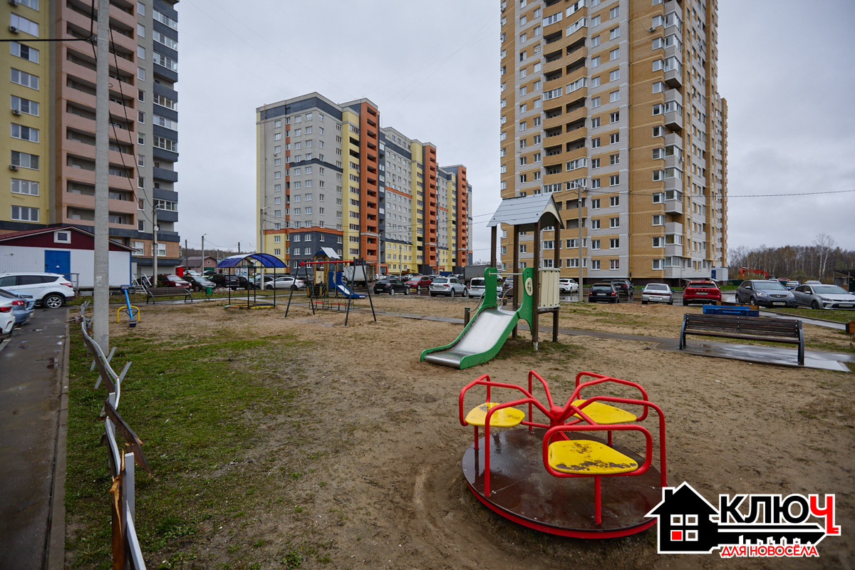 Здоровый образ жизни — неотъемлемая часть быта многих владимирцев. И одного скромного турника во дворе им маловато. Важно, чтобы спортивная инфраструктура района была организована на должном уровне. И вот тут Юрьевцу есть чем похвастать. За несколько лет он превратился из тихого местечка на окраине в центр притяжения сотен семей. Почему? Нашли ответ специально для проекта «Ключ для новосела».