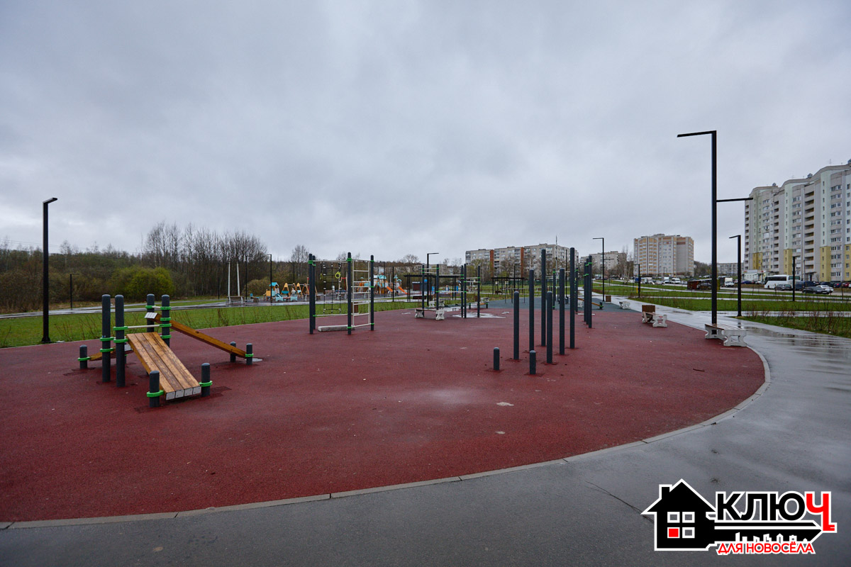 Здоровый образ жизни — неотъемлемая часть быта многих владимирцев. И одного скромного турника во дворе им маловато. Важно, чтобы спортивная инфраструктура района была организована на должном уровне. И вот тут Юрьевцу есть чем похвастать. За несколько лет он превратился из тихого местечка на окраине в центр притяжения сотен семей. Почему? Нашли ответ специально для проекта «Ключ для новосела».