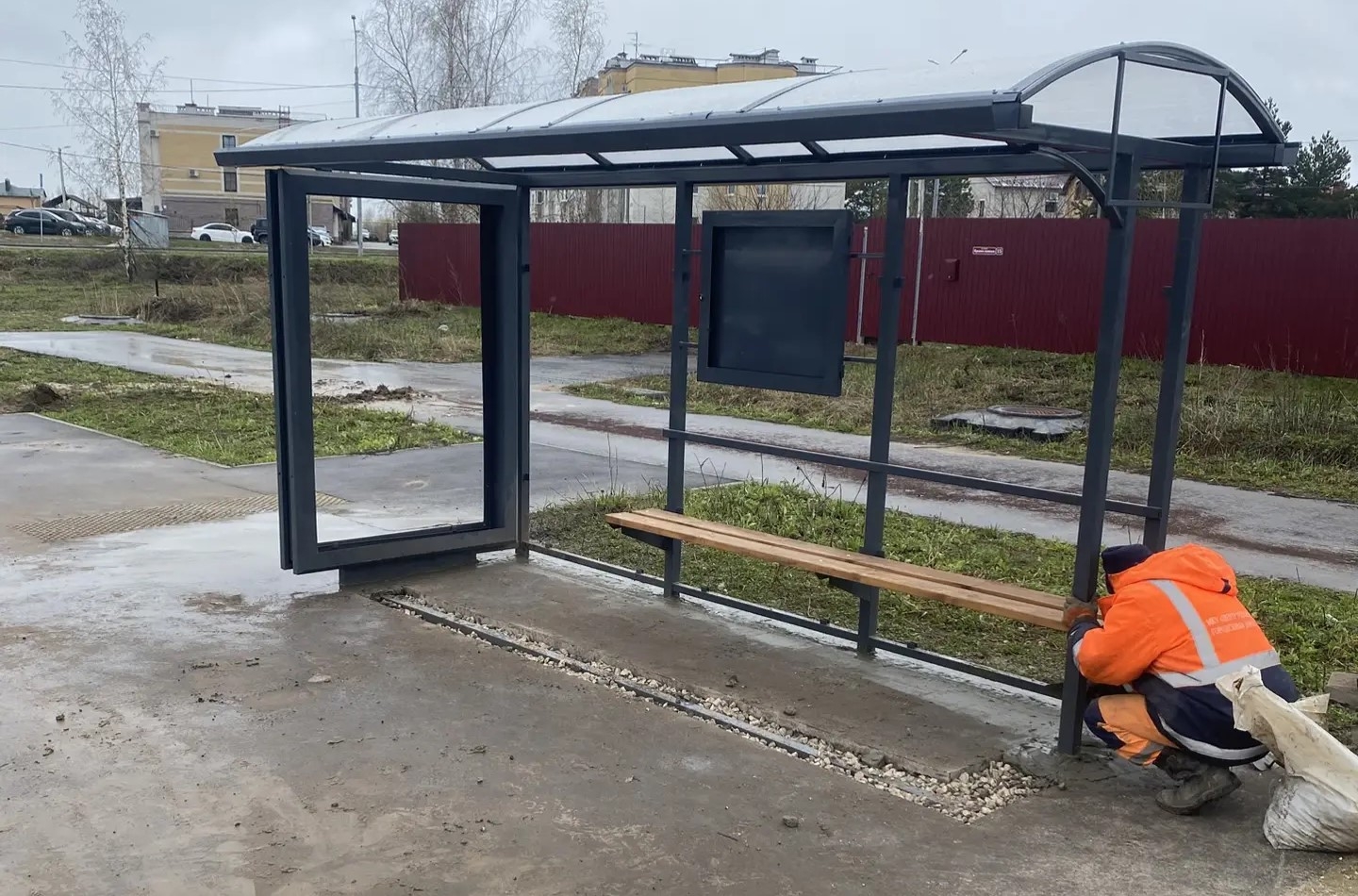 Во Владимире планируют ввести безлимитные проездные билеты, которые позволят совершать бесплатные пересадки. Вот только вопрос, сколько придется отдать за транспортную карту без ограничений, пока что открыт. Меж тем в городе меняют привычные маршруты автобусов. Все подробности — в нашем традиционном дорожном обзоре.