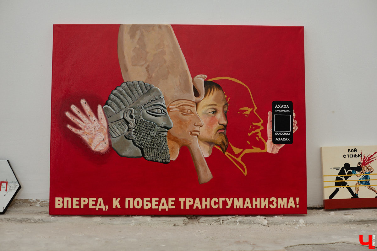 Кирилл Фирсов — суздальский художник. Ему близок плакатный, минималистический стиль, который он идентифицирует как «русско-народный андеграунд». Объясняет, что в названии кроются постирония и намеренная ошибка для комичности. Автор показал свои работы и помог «Ключ-Медиа» разобраться в заложенных смыслах.