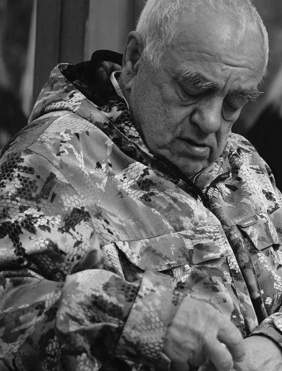 Говорят, что случайные фото являются самыми удачными. Доказать эту гипотезу смог владимирский фотограф Михаил Кудрин. Его идея запечатлеть людей на остановке в родном Юрьевце превратилась в проект «Люди улиц. Пассажиры». И пока местные ждут новый фото-дамп в соцсетях творца, мы решили узнать у него все подробности про снимки лиц соседей по микрорайону.