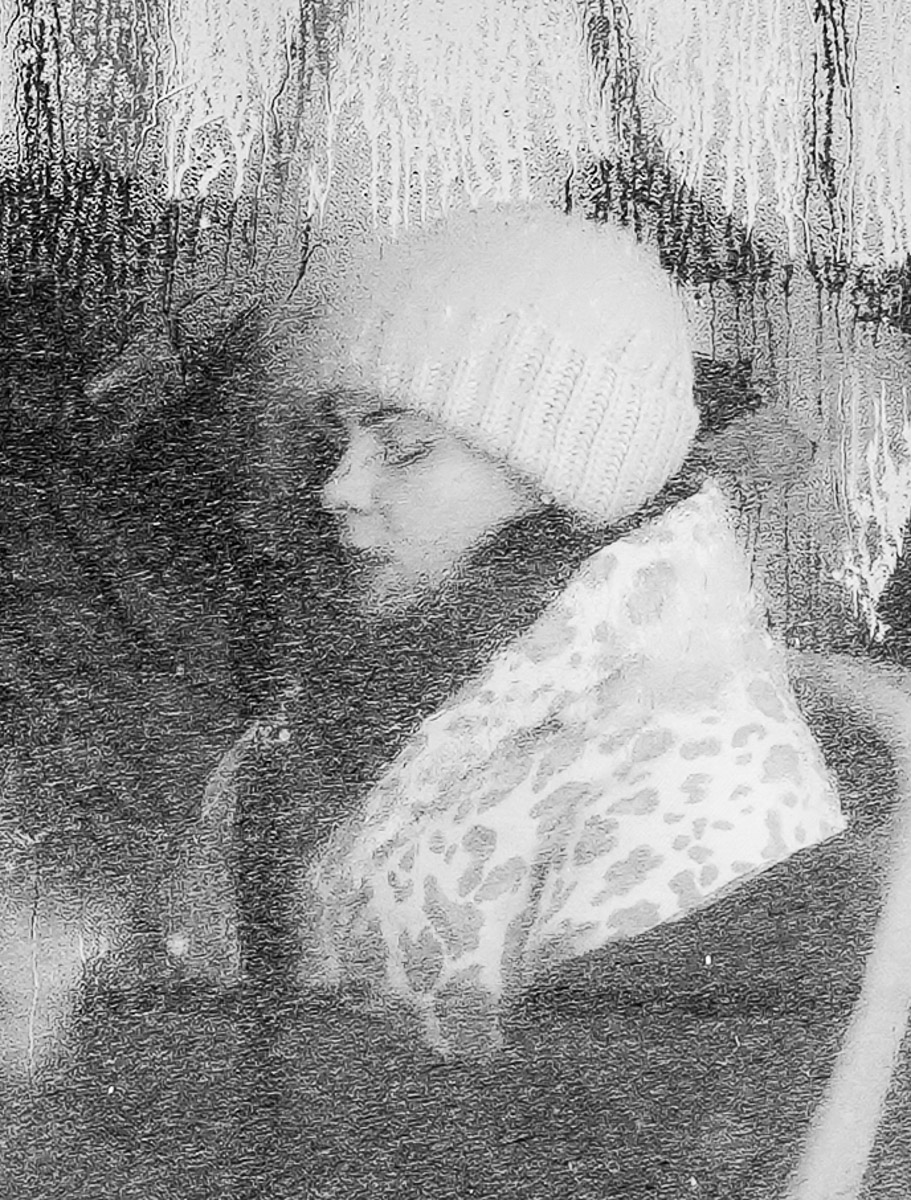 Говорят, что случайные фото являются самыми удачными. Доказать эту гипотезу смог владимирский фотограф Михаил Кудрин. Его идея запечатлеть людей на остановке в родном Юрьевце превратилась в проект «Люди улиц. Пассажиры». И пока местные ждут новый фото-дамп в соцсетях творца, мы решили узнать у него все подробности про снимки лиц соседей по микрорайону.