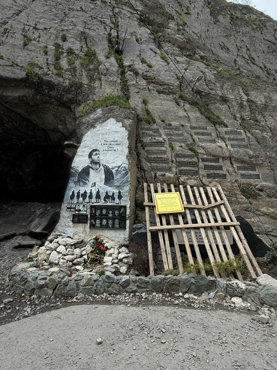 Этой весной владимирский фотограф Татьяна Спирина посетила Северную Осетию дважды. Причем отдых получился с совершенно разным вайбом. В апреле наша героиня отправилась на юг России девчачьей компанией, а уже в мае — вместе с супругом.