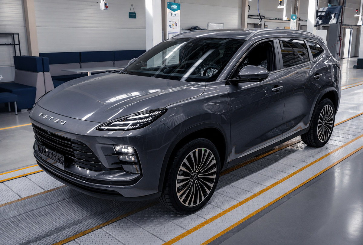Российский автомобильный рынок готовится к громкой премьере. Холдинг «АГР» вместе с компанией Defetoo создал новый премиальный бренд ESTEO. Первенец этой коллаборации — среднеразмерный технологичный внедорожник MX. Продажи стартуют уже летом 2026 года. Разбираемся, чем амбициозный кроссовер планирует завлекать требовательных водителей.