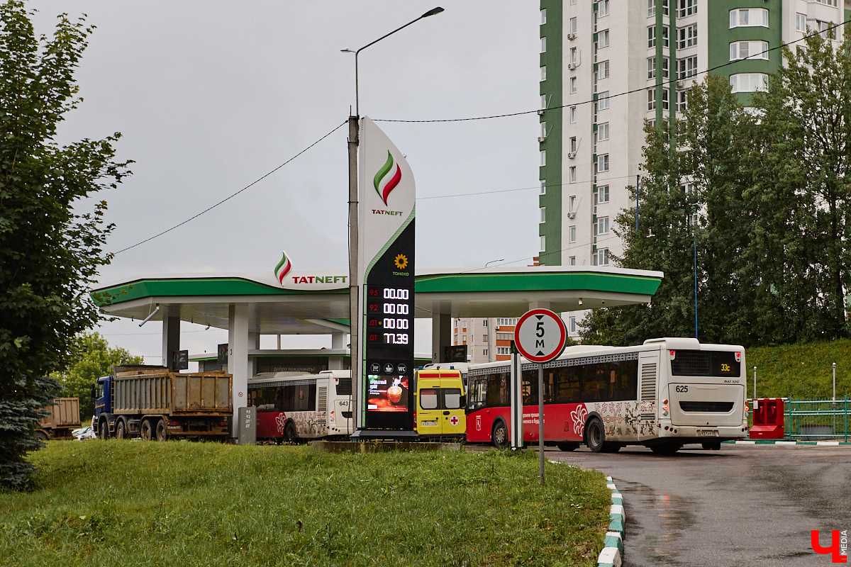 С начала топливного кризиса прошло несколько недель, но пока сложно представить, что люди начнут массово пересаживаться на двухколесный транспорт. Поэтому владимирские автовладельцы ищут любые способы безболезненно пережить бензиновый голод.