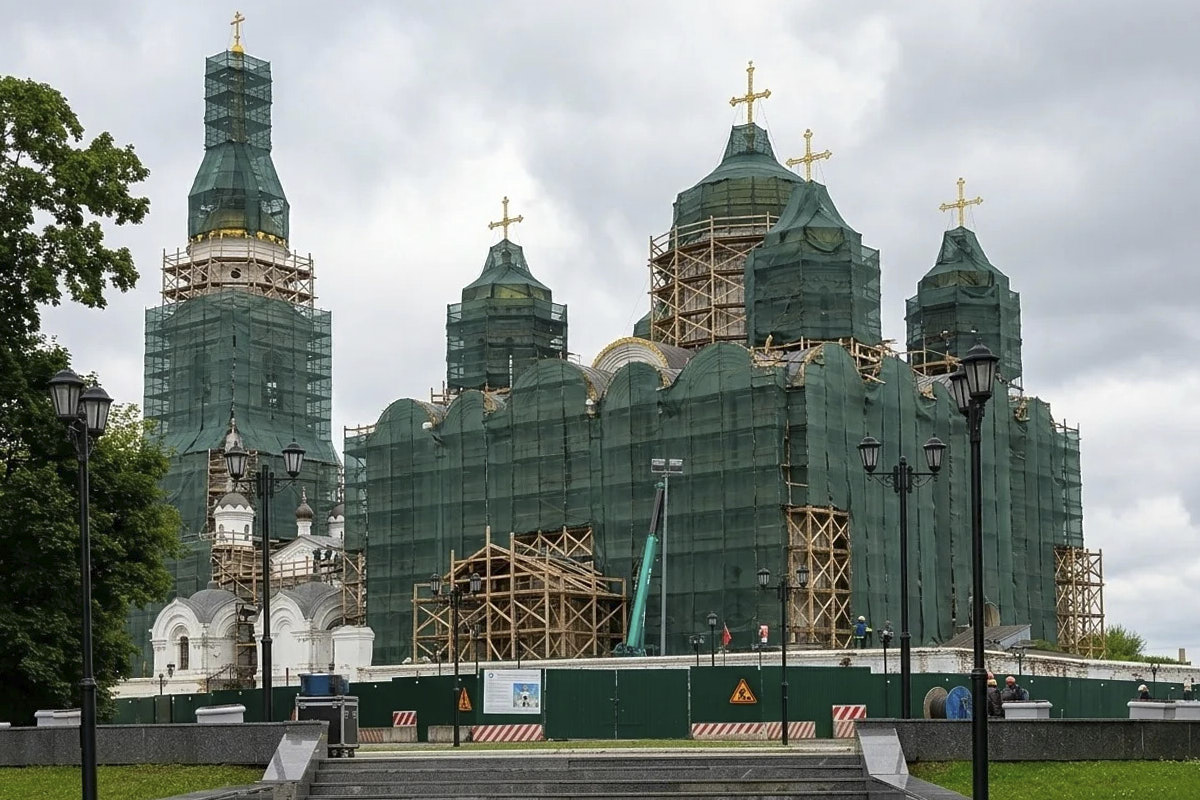 Владимир в этом году одна большая стройплощадка. Исторический центр буквально истерзан реставрациями и ремонтами. На одни локации рабочие только заходят, на других процесс в самом разгаре, так что тема по-прежнему в топе и останется там еще надолго. Разбираемся, что, где и когда приведут в порядок