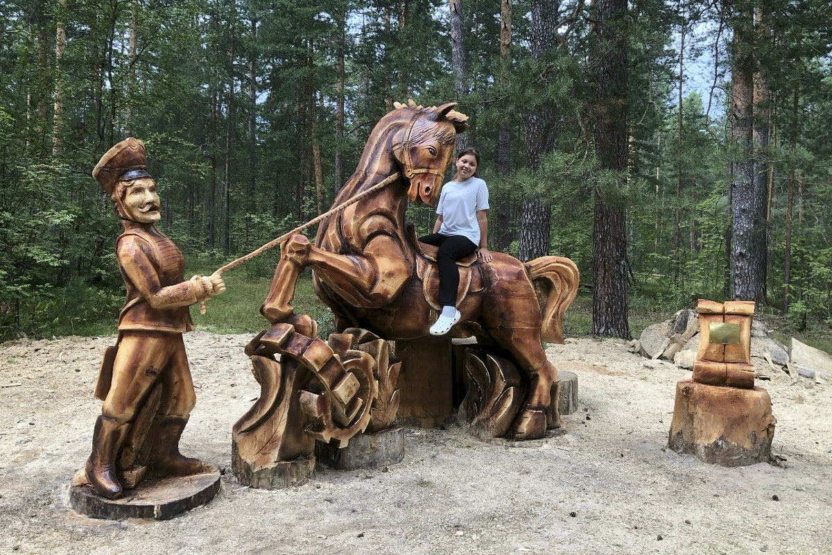 Скульптуры из белого камня, ставшего символом Владимирской земли, предстанут перед жителями во всей красе на улицах города. В областной столице вспомнили про работы участников двух стоунфестов, и те наконец обрели свое место под солнцем. Правда, не все. Монументальная перезагрузка добралась также до Мстёры и Гусь-Хрустального. «Ключ-Медиа» выяснил, какие новые фигуры появились в регионе