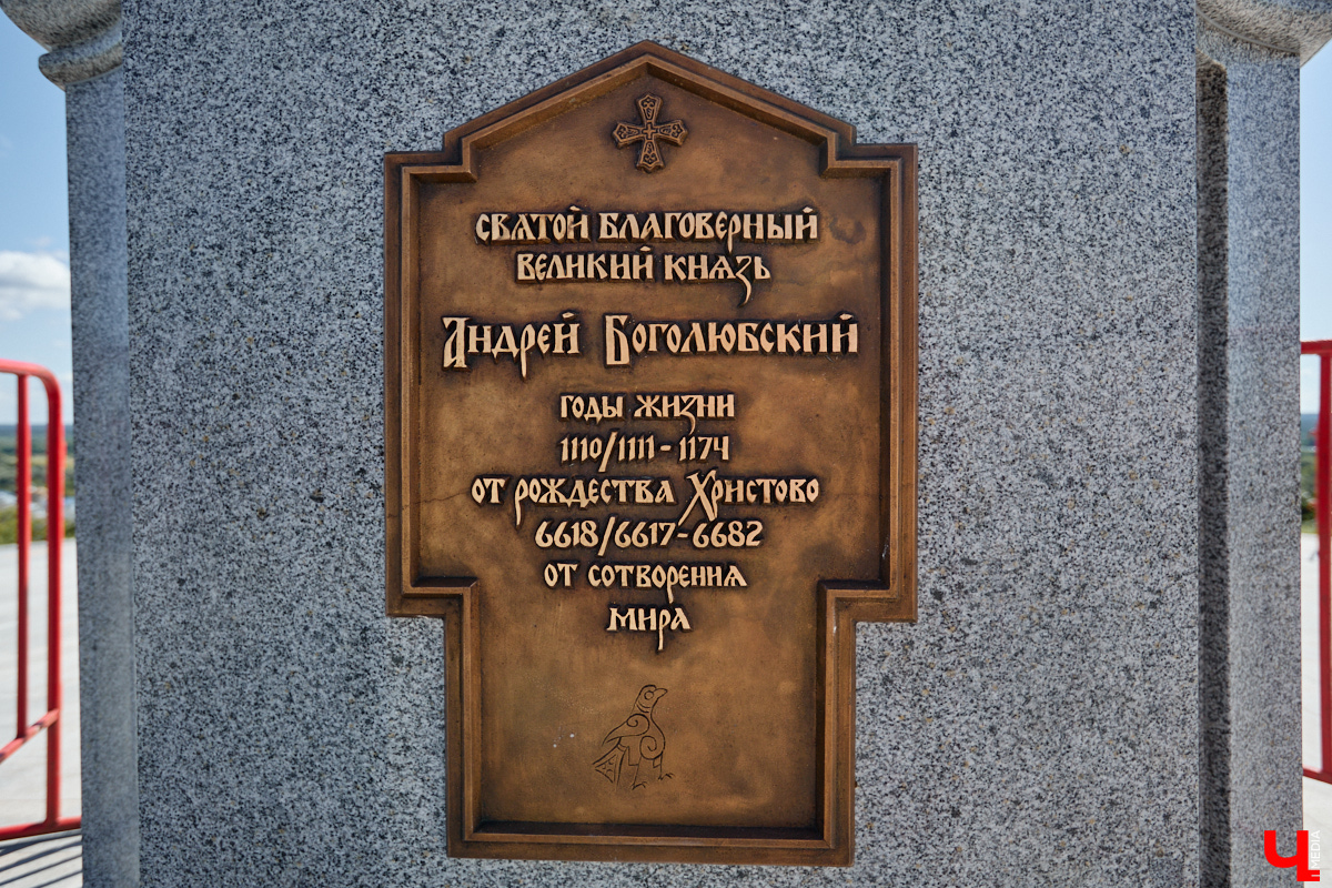 Совсем скоро Владимиру стукнет 1036 год! Цифра внушительная, но отмечать ее жители будут без размаха. В программе торжественных мероприятий не оказалось традиционного салюта. Однако празднование, которое продлится аж четыре дня, и без того наполнено интересными событиями. Чего только стоят бесплатные концерты Стаса Костюшкина и четы Макарских! Что еще приготовили для владимирцев – читайте в нашем материале