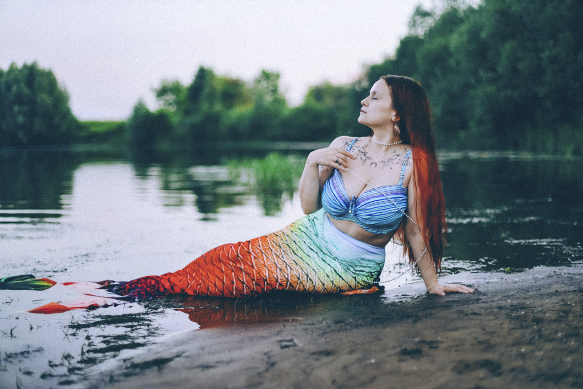 Владимирский фотограф Екатерина Лебедь известна своими креативными фотосессиями. Кадры с ретровайбами? Запросто! Ожившие карты Таро? Без проблем! На сей раз герои ее объектива превратились в русалок, ведьм и фей