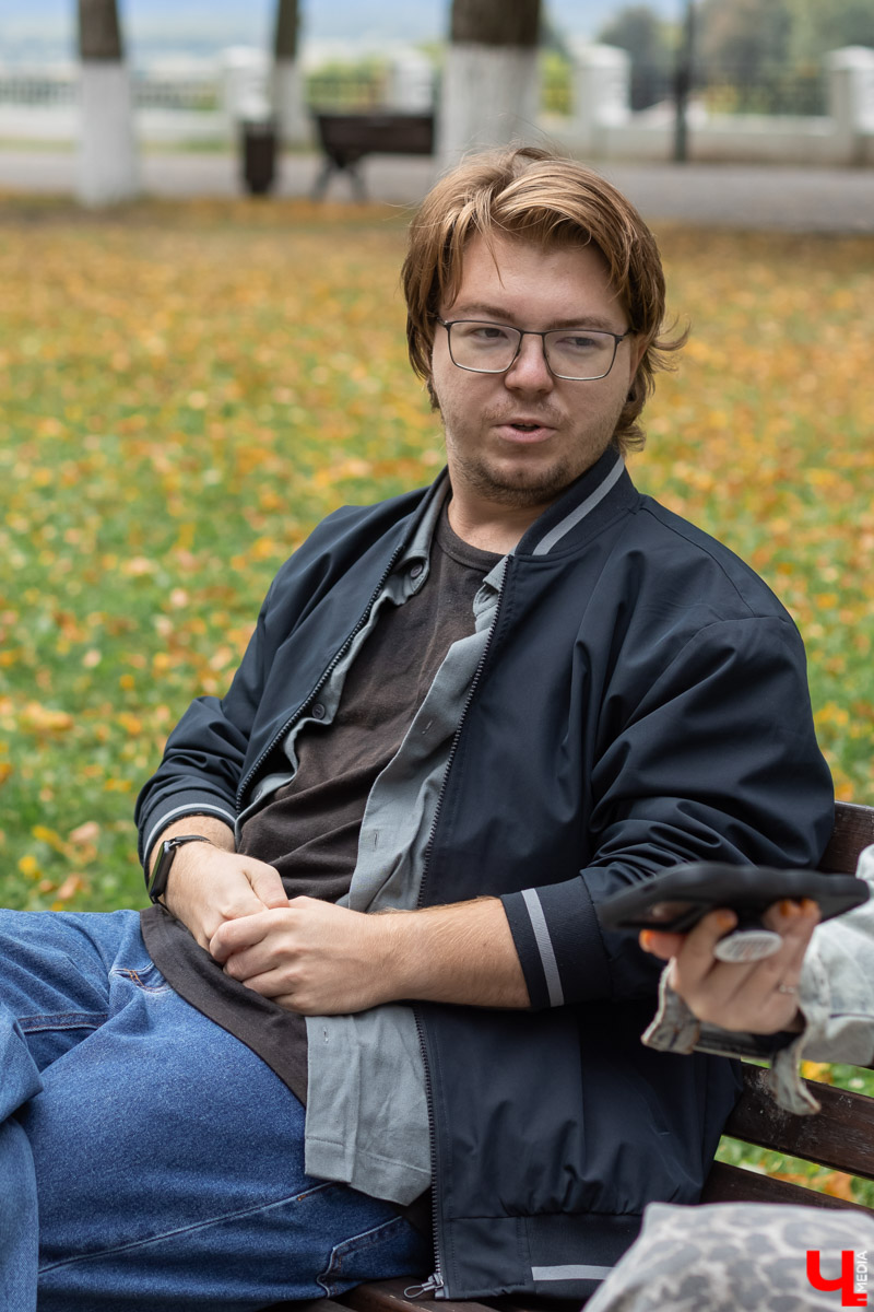 В конце августа Евгений Калинин из Владимира похвастался своим новым необычным достижением: за месяц юноша прошел целый миллион шагов! Он рассказал «Ключ-Медиа», чего это стоило его обуви и зачем ему понадобился данный опыт.
