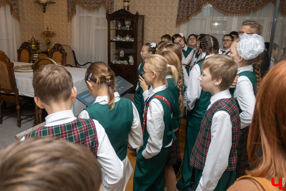 В строительной компании «Монострой» следуют принципу, что формирование городской среды — это не только работа над внешними деталями зданий, планировкой, созданием комфортной инфраструктуры, а еще и послание в будущее. Недавно стартовавший проект, ЖК «Столетов», станет продолжением многолетней миссии компании, а еще современным прочтением истории Владимира и данью признательности выдающимся землякам — семье Столетовых.